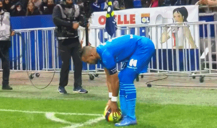 巴媒：米兰已表达对乌戈-索萨的兴趣，科林蒂安正在等待报价（巴媒：米兰有意乌戈-索萨，科林蒂安静候报价）