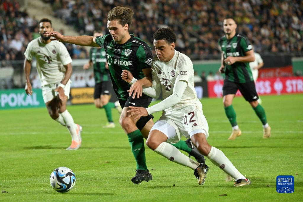 欧冠决赛用球谍照：包含白+深紫，灵感来自举办城市布达佩斯