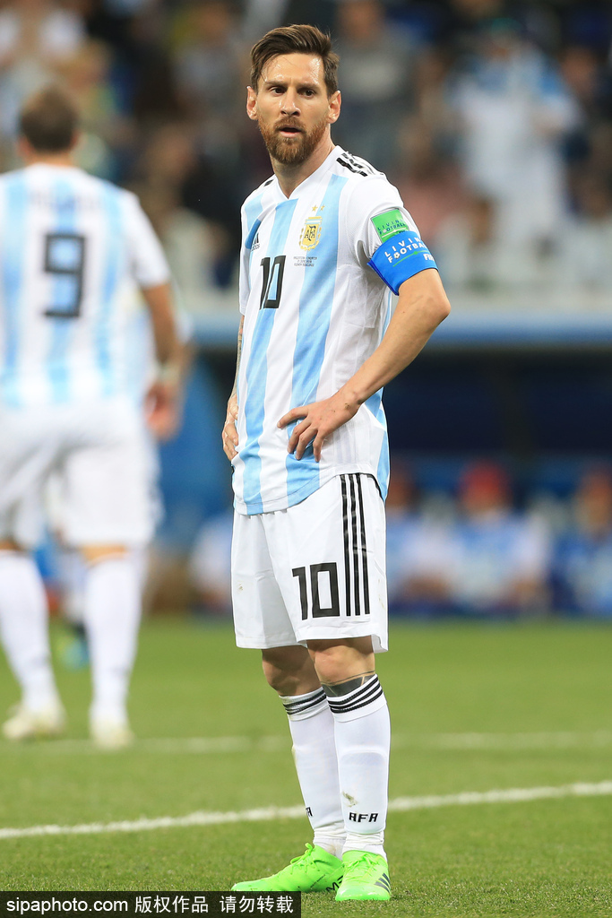 报16连胜终结之仇！凯恩破门追平姆巴佩，拜仁3-2柏林联合三线狂飙（复仇之战！凯恩建功追平姆巴佩，拜仁3-2险胜柏林联合三线高歌猛进）