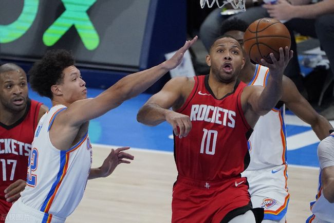 奥斯卡庆祝海港夺冠：我们是冠军！祝贺我的队友、朋友和球迷（奥斯卡为海港封王喝彩：我们是冠军！致敬我的队友、朋友与球迷）