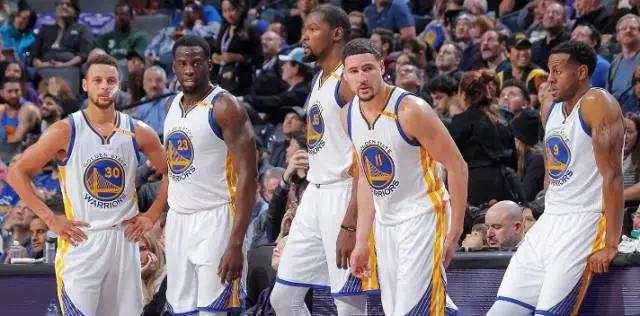 半场战报：意大利1-0挪威，皮奥破门，迪马尔科送助攻（半场：意大利暂1-0领先挪威，皮奥建功，迪马尔科献助攻）