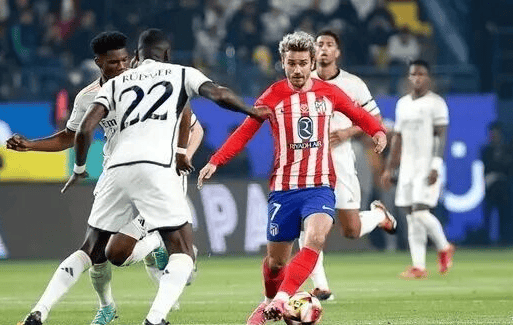 杜兰特远投三分命中，全场欢呼